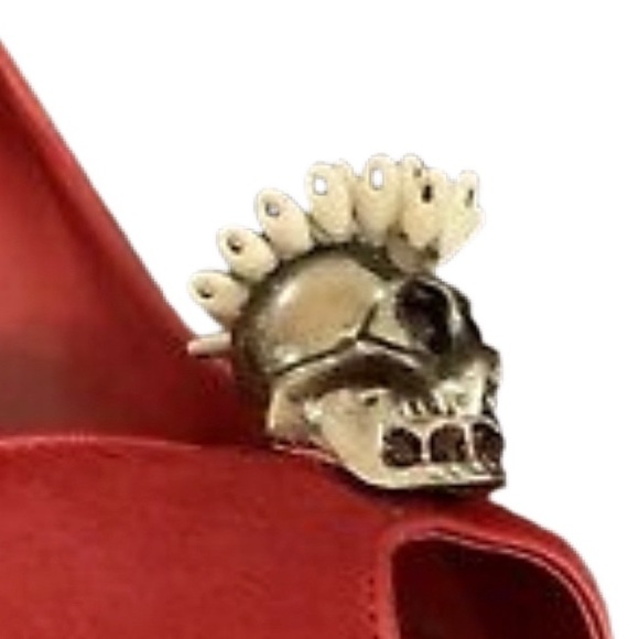 Alexander McQueen Red Suede Skull Embellished Peep Toe Pumps Size 38 - Picture 10 of 13